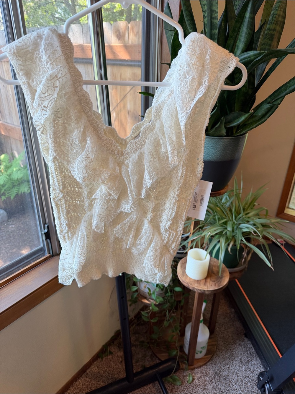 Lace V-Neck Cropped Tank Top - Cream